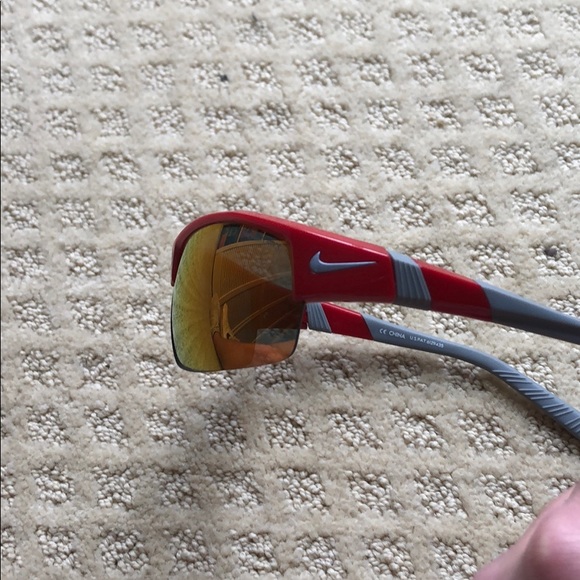 Nike athletic UV sunglasses - Picture 3 of 4